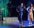 Bild: Wolfgang Steinbacher
Viele der großen ABBA-Hits, vor allem die Balladen, reflektieren das Auf- und Ab der Beziehungen zwischen Benny, Anni-Frid, Björn und Agnetha. Lieder wie “The Winner Takes it All“ sind ein Spiegelbild ihrer Seele. Viel Stimmung, viel gute Laune, viel gelungene ABBA-Musik im ACC mit der Liveshow Super ABBA.