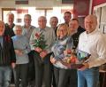 Bild: mef
Groß ist die Schar der Gratulanten, die Anton Eismann (Sechster von rechts) zum 85. Geburtstag, besuchen.