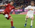 Bild: agentur_dpa
Thomas Müller (links) will den Ball in Richtung Leipziger Tor befördern, Timo Werner stellt sich dem Vorhaben in den Weg: Der FC Bayern München kommt im Bundesliga-Spitzenspiel gegen RB Leipzig nicht über ein 0:0 hinaus.