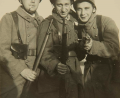 Bild: exb
Léon Poliakov (Mitte) als französischer Soldat 1939.