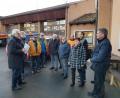 Bild: Stadt Neustadt/exb
Architekt Georg Binner (rechts) und Bürgermeister Ruppert Troppmann erläutern dem Bauausschuss die geplanten Arbeiten am Bauhof.