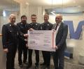 Bild: do
Mit 5.820 Euro erreichte die Spendenaktion der Freiwilligen Feuerwehr Speinshart auf der Crowdfunding-Plattform der Volksbank Raiffeisenbank Nordoberpfalz ein tolles Ergebnis. Bei der Übergabe des symbolischen Spendenschecks durch den Eschenbacher Geschäftsstellenleiter Richard Götz (re) freuten sich FFW-Vorstand Stefan Schedl, Adjutant Andreas Stadler, 2. Vorstand Wolfgang Merkl und Kommandant Christian Höllerl (von links)