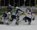 Bild: gb
Die Blue Devils zogen zuletzt gegen den EV Lindau zwei Mal nach Verlängerung den Kürzeren (Szene mit Tomas Knotek und Marco Pronath, hinten, beim 6:7 am vergangenen Sonntag). Die nächsten Gegner der Weidener sind die Selber Wölfe und der EV Füssen.