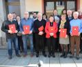 Bild: fz
Peter Merther, Kurt Giehl, Heinrich und Hannah Kopatsch, Waltraud Haberkorn sowie Manfred Haberzeth werden geehrt. Marianne Schieder (vorne, von links) gratuliert.
