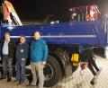 Bild: bgl
Die Verantwortlichen des THW nahmen den neuen Lastwagen entgegen. Stolz auf das neue Schmuckstück im Fuhrpark zeigten sich (von links) THW-Ortsbeauftragter Hans Deyerl, Zugführer Michael Pretzl, Ausbildungsbeauftragter Rainer Wild und Truppführer Michael Schneeberger.