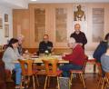 Bild: du
Die Sängergruppe Weiden blickt bei ihrer Tagung in Schirmitz auf eine erfolgreiche Saison 2019 zurück. Gruppenvorsitzender Gerhard Huber (stehend) stellt das Chorfest "Weiden singt" als größtes Ereignis heraus.