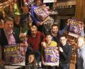 Bild: Ina Bogner/exb
Sie alle könne es kaum noch erwarten: Stadtmarketingverein, Hexen, Unterstützer und Standbetreiber präsentieren das Plakat zur Hexennacht.