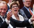 Bild: Wolfgang Kumm/dpa
Friedrich Merz und und Annegret Kramp-Karrenbauer im Sommer 2019 noch in bester Laune.