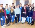 Bild: hai
Mit Elisabeth Meling, Patrick Reiß, Corinne Bundscherer, Joachim Brehm, Daniela Steininger, Daniel Brehm, Lukas Brehm, Ruth Brehm, Robin Goodwyn, Vorsitzendem Stefan Steininger, Julia Steininger, Frederik Goodwyn, Lisa Dorsch, Christian Porsch, Elias Reiß, Magdalena Engelbrecht, Pfarrer Hannes Kühn und Elisa Stangl (von links) möchte der Christliche Verein Junger Menschen neue Wege beschreiten.