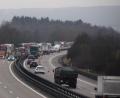 Bild: za
Nur kurz ist die Autobahn A93 bei Luhe-Wildenau nach einem Unfall gesperrt. Ein Rettungshubschrauber ist im Einsatz, wird aber nicht benötigt.