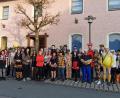 Bild: gz
Beim Faschingsdartturnier versammelten sich zahlreiche Dartfreunde um ihren Vorsitzenden Martin Bauer (Vierter von rechts) im Schottenkostüm.