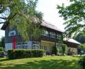 Bild: Florian Miedl/fph
In das idyllisch gelegene Marktredwitzer Haus soll bald wieder neues Leben einkehren: Martina von Waldenfels hat dieses Unterkunftshaus des FGV erworben. Der Hauptverein wird die Erlöse aus dem Verkauf unter anderem für den Unterhalt an weiteren FGV-Häuser zu nutzen.