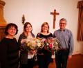 Bild: hir
Die Vorsitzenden der Kolpingsfamilie Maria Richthammer (links) und Georg Hirmer (rechts) verabschiedeten Susanne Most (Zweite von rechts) und Sabine Schönberger (Zweite von links) als Leiterinnen der Eltern-Kind-Gruppen "Zwerglein" und "Krabbelkäfer".