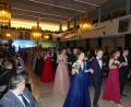 Bild: rn
Auftakt zu einer rauschenden Ballnacht: Mit der Polonaise eröffnen die Neunt- und Zehnklässler den Abschlussball zum Ende ihres Tanzkurses.
