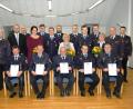 Bild: sm
Das Feuerwehr-Ehrenzeichen in Gold und Silber gab es für Stefan Eiberweiser , Bürgermeister Ernst Schicketanz, Vorsitzendem Wolfgang Müller, Markus Schmidhuber und Artur Richtmann (sitzend von links). Außerdem gab es einige Beförderungen.