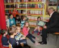 Bild: frd
Vermutlich zum letzten Mal als Bürgermeister las Heinz Weigl den Kindern vor und tauschte die Stadtratsrunde mit „Ritter Arturs Tafelrunde“ Bild: frd
