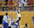 Bild: Hubert Ziegler
Nabil Derman,. einer der Amberger Nachwuchsbasketballer, mit Zug zum Korb.