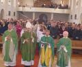 Bild: bk
Mit Bischof Rudolf standen am Altar die Geistlichen Josef Häusler, Varghese Puthenchira und Andreas Schlagenhaufer.