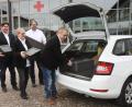 Bild: Gabi Schönberger
Sie freuen sich, dass sie demnächst mehr Kunden mit warmen Mahlzeiten beliefern können: (von links) BRK-Kreisgeschäftsführer Sandro Galitzdörfer, stellvertretende Kreisgeschäftsführerin Edeltraud Sperber, Thorsten Gradl (Leiter Sozialdienst) und Klaus Laube (Sachbearbeiter Essen auf Rädern).