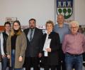 Bild: fla
Bürgermeister Josef Beimler (Mitte) gratulierte Christine Griesbach (Dritte von rechts) mit den Mitarbeitern im Rathaus zum 25-jährigen Dienstjubiläum.