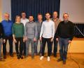 Bild: fdl
Bürgermeister Hermann Falk (Vierter von links) dankt den ausgeschiedenen Vorstandsmitgliedern für ihren Einsatz und gratuliert dem neuen Führungsteam (von links): Manuel Falk, Franz Birner Angelika Meyer, Thomas Kummer, Thomas Gnan, Marco Meier, Hubert Heuberger und der ausgeschiedene Kassenprüfer Norbert Meier.