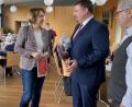 Bild: Eichl
Bürgermeister Markus Ludwig (Mitte) hat im Beisein von SPD-Landtagsabgeordneter Annette Karl und Ortsvorsitzendem Konrad Schell seine Ziele in der neuen Amtsperiode genannt.