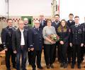 Bild: jma
Die Pressather Feuerwehr ehrt und befördert in der Versammlung einige Kameraden. Diese stellen sich mit Bürgermeister Werner Walberer für ein Erinnerungsfoto auf.