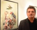 Bild: Kunz
Stephan Pfeiffer vor Arbeiten von seiner Ausstellung "Zwischenwelten" im Kunstbau Weiden.