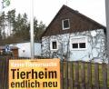 Bild: Gabi Schönberger
Das alte Tierheim dürfte bald ausgedient haben. Im Rathaus liegen die Pläne für den neuen Gebäudekomplex bereits für die Anwohner aus.