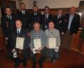 Bild: ibj
Den langjährigen Mitgliedern der Feuerwehr Pickenricht, Daniel Weiß, Rainer Abredat und Gerhard Zintl (vorn, von links) gratulieren (hinten, von links) Kreisbrandmeister Michael Iberer, Zweiter Kommandant Albert Karl, Kommandant Stefan Herkommer, Vorsitzender Christian Gebhard, Zweite Vorsitzende Christa Segerer und Zweiter Bürgermeister Georg Götz.