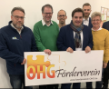 Bild: exb/Sebastian Macht
Das Vorstandsteam des Fördervereins des OHG wurde wiedergewählt. Von links Kassenwart Markus Brand, stellvertretender Vorsitzender Florian Küfner, Revisor Gregor Nagengast, Vorsitzender Sebastian Macht, Revisor Fabian Totzauer, Beisitzerin Andrea Pohl und Bürgermeister Horst Geißel.