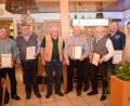 Bild: fz
Die OWV-Vorsitzenden Michael Schwabl (Dritter von links) und Martin Süß ehren Josef Schieder, Josef Schärtl, Klaus Beierl und Josef Gollwitzer (von rechts) sowie Hans Reintsch und Anton Kick (von links)