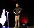 Bild: prh
Beste Unterhaltung bot der Senkrechtstarter unter den bayerischen Kabarettisten, Martin Frank, in der ausverkauften Stadthalle. Auf seinem verkorksten Weg durch die Welten von Stadt und Land hat er die Lacher auf seiner Seite.