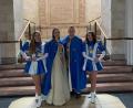 Bild: exb
Das diesjährige Prinzenpaar Prinzessin Jessica I. und Prinz Philipp I. (Mitte) sowie Katharina Meyer (links) und Aline Schneider stehen vor der Treppe zum Kuppelsaal, in dem der Empfang durch Ministerpräsident Markus Söder stattgefunden hätte.