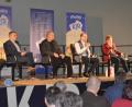 Bild: Benkhardt
Die vier Landratskandidaten (von links) Roland Grillmeier (CSU), Thomas Döhler (SPD), Ely Eibisch (Freie Wähler) und Anna Toman (Grüne) präsentieren ihre Ideen für den Landkreis. Moderator Jürgen Preisinger (rechts) leitet auch die Fragen der Bürger weiter.