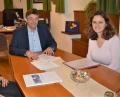 Bild: rgr
Lorenz Kraus, Geschäftsführer der Stadt Grafenwöhr), Bürgermeister und ILE-Sprecher Edgar Knobloch sowie Regionalmanagerin Annika Schreier (von links) freuen sich über die ILE-Förderung.
