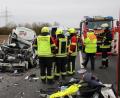 Bild: Alexander Auer
Total zerstört ist der Firmentransporter einer Frau, die in ein Stauende auf der A3 bei Neutraubling fuhr.