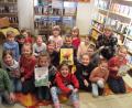 Bild: jzk
Klassenlehrerin Carola Krausch unternahm für ihrer Klasse 1b einen Unterrichtsgang in die Gemeindebücherei Kastl.