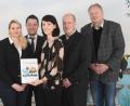 Bild: Gabi Schönberger
Die Stadtwerke Weiden sowie der Haus- und Grundbesitzerverein Weiden und Umgebung sind künftig Partner in Sachen Energieberatung (von links) Schriftführer Heribert Schrott, Barbara Kick aus der Geschäftsstelle des Haus- und Grundbesitzervereins, Schatzmeister Michael Hösl, Stadtwerke-Vorstand Christine Melischko, Vereinsvorsitzender Lutz Freiherr von Hirschberg sowie Stadtwerke-Vorstandsvorsitzender Johann Riedl .