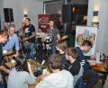 Bild: dob
Die Band "Channel 4 U" aus Nürnberg spielt am Freitag live im Restaurant "Friedrich" auf und fing sich mit der organisierenden Vohenstraußer Musikinitiative (MiVoh) viel Lob von den Gästen ein.