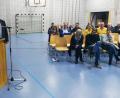 Bild: wku
Konrektorin Silke Karl bedankte sich bei Polizeihauptkommissar Joachim Iwanek für seinen Vortrag über Cybercrime.