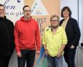 Bild: Dagmar Williamson
Tim Bruns, Martin Vielberth, Sabine Graf und Sozialpädagogin Kerstin Bauer (von links) stellen die unabhängige Selbsthilfegruppe „Aktiv und gemeinsam“ für Amberger und Landkreisbewohner vor. Unabhängig von ihren Diagnosen treffen sich Interessenten ab 2. März montags, um nicht alleine in die neue Woche starten zu müssen.