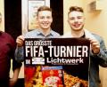 Bild: Hirsch
Frederik Hohrath, Jonas Kroneder und Lukas Kosz (von links) planen bereits das nächste Fifa-Turnier im Open-Air-Kino im Stadtpark.