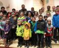 Bild: ld
Einen gute besuchten Faschingsgottesdienst hatte das Team "Familiengottesdienst" unter der Leitung von Gemeindereferentin Bettina Rögner (hinten links) geplant. Pater Joy (hinten MItte) dankte herzlich.