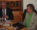 Bild: e
Regensburgs Dritter Bürgermeister Jürgen Huber (links) war auf Einladung von Hans-Jürgen Bumes zum Gedankenaustausch nach Amberg gekommen.