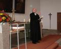 Archivbild: wro
Pfarrer Martin Schlenk am Altar. Die evangelische Pfarrei beschloss nun die Abendmahlspraxis zu ändern.