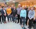 Bild: exb
Strahlende Gesichter bei der Spendenübergabe an die Vertreter von Donum Vitae, Gisela Schaller, und der Kinderkrebshilfe, Herbert Putzer (Bildmitte). Mit dabei Rita Brüderer (Vierte von links) und der Geschäftsführer des City-Center Weiden, Phillip Kaufmann (Dritter von links).
