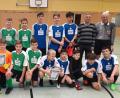 Bild: gel
So sehen Stadtmeister aus: Die Fußballer aus dem Gregor-Mendel-Gymnasium (grüne Trikots) und der Luitpoldschule (blau) holten sich jeweils den Titel.