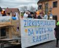 Bild: dob
Auf das eigenhändige Einsammeln der Zirkusplakate durch Bürgermeister Andreas Wutzlhofer und die überdimensionierten CSU-Plakate in der Großgemeinde widmeten sich die Freien Wähler.
