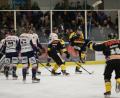 Bild: brü
Mit 5:3 gewinnt der ERSC Amberg am Sonntag gegen Ulm. Hier jubeln Daniel Troglauer, Dominik Schopper und Kevin Schmitt.